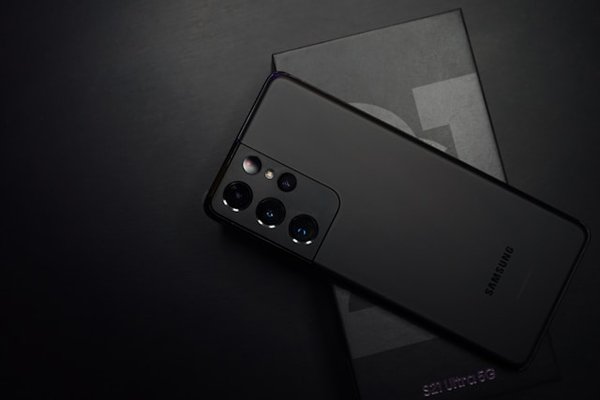 Comment utiliser la fonctionnalité de reconnaissance faciale pour verrouiller des applications spécifiques sur un Samsung Galaxy S20 ?